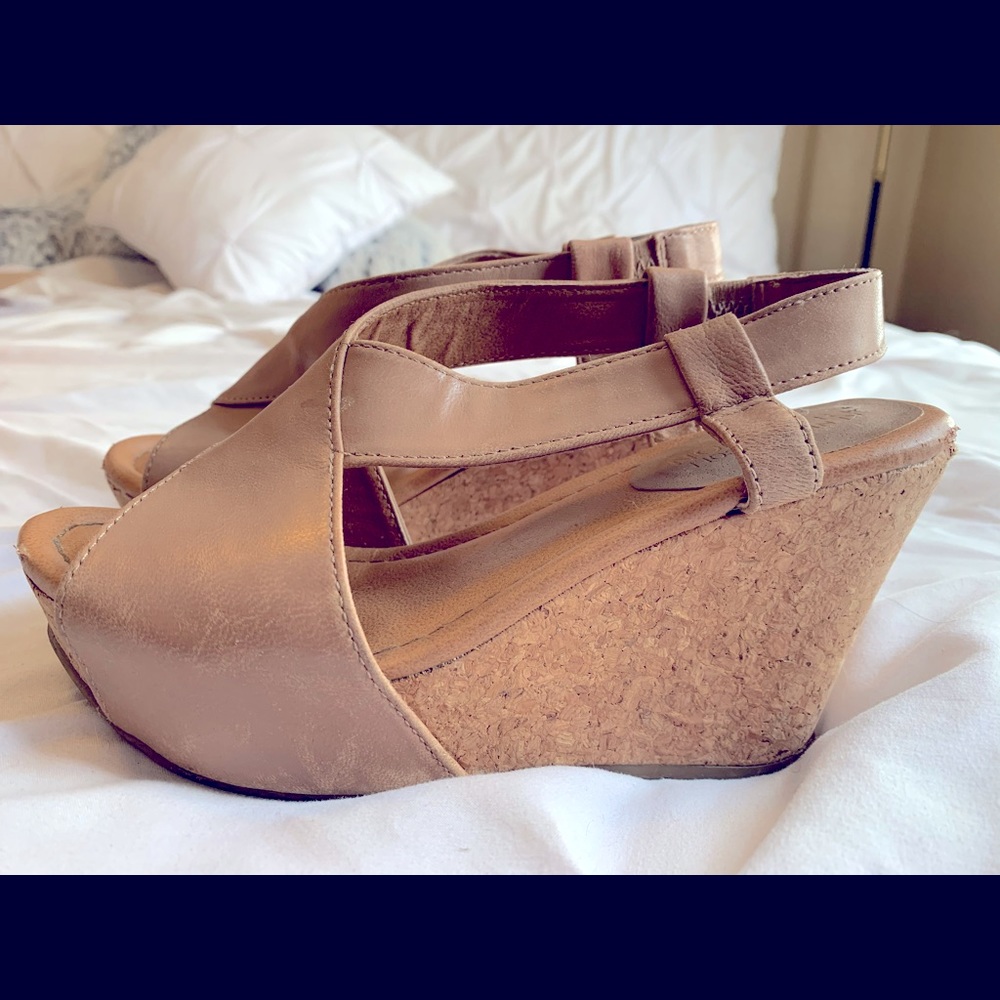 Kenneth Cole Nude Wedges